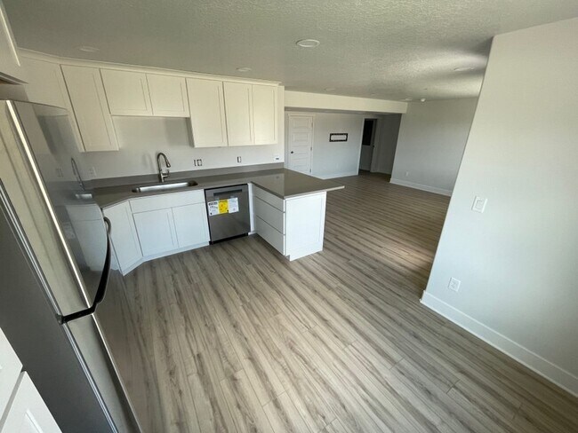 Photo - 946 N Olson Dr Unit 1
