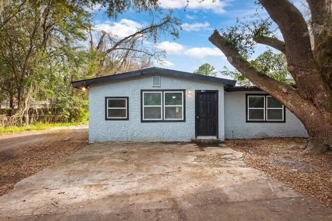 Building Photo - 304 Bernard Rd Unit 2