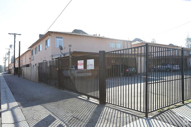 Photo - Canoga Island Village