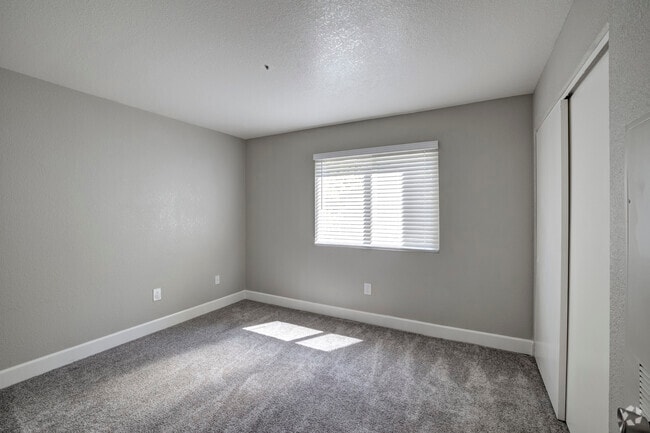 2 Bd 2 Ba 1015 Sq Ft