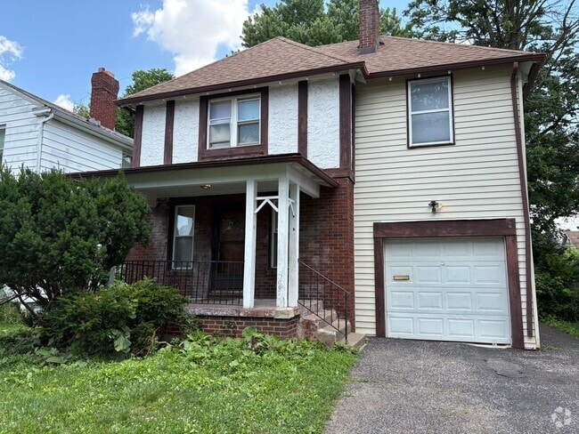 Building Photo - 556 Wrexham Ave Rental