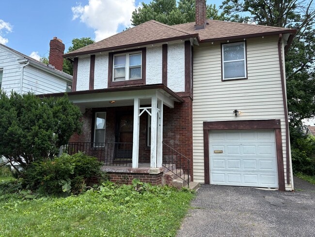 Photo - 556 Wrexham Ave Casa