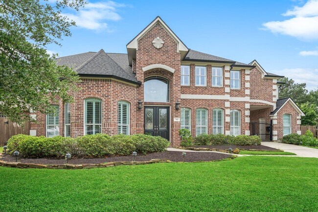Photo - 390 Wedgewood Dr W
