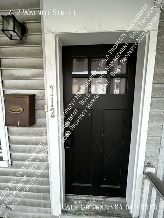Photo - 712 Walnut St