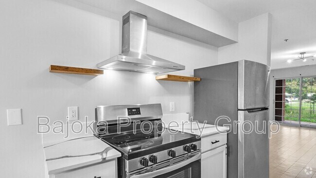 Building Photo - 4434 Trumbull Unit 9 Rental