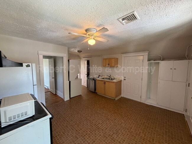 Photo - 179 Maple St Unidad 3