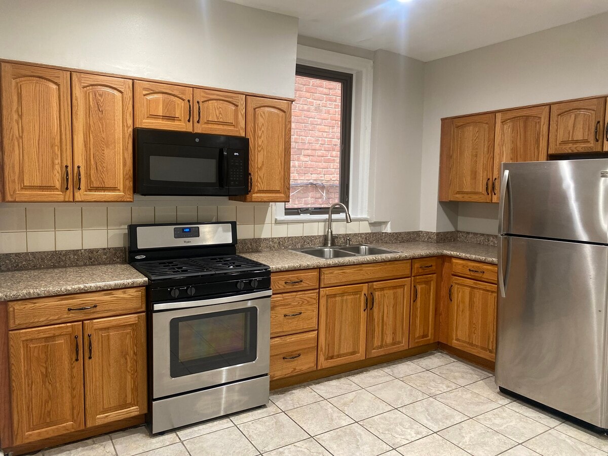 Kitchen - 1459 Arnow Ave Unit #1