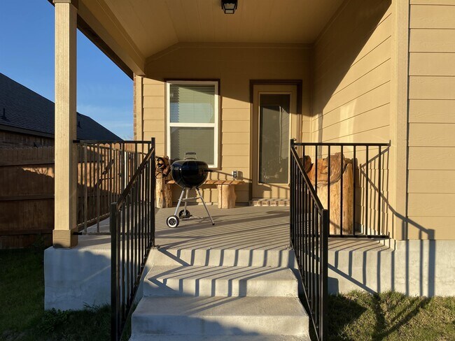 Photo - 836 Olive Ln