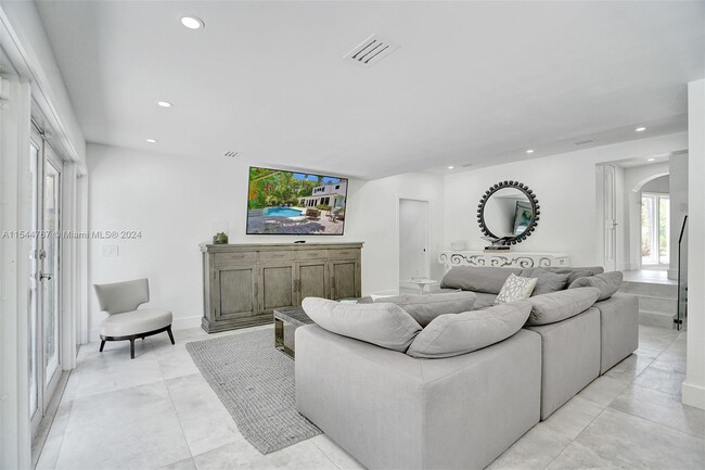 Photo - 6355 La Gorce Dr