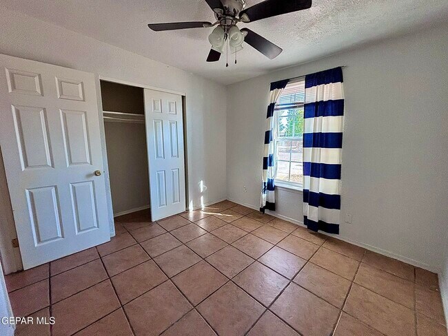 Photo - 10517 Tareyton St