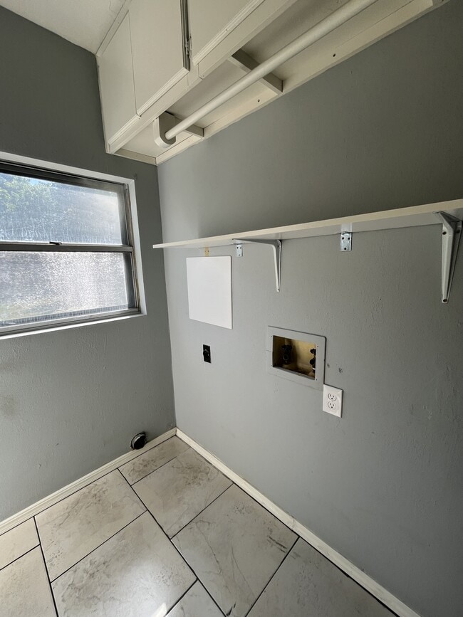 Photo - 808 N Wolfe Ln