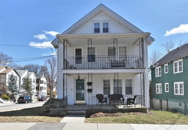 Building Photo - 69 Chapman St Unit 1
