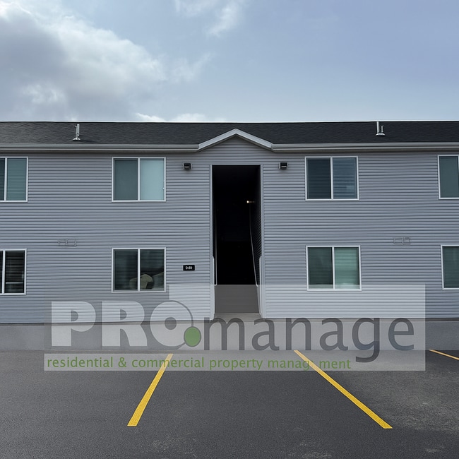 Building Photo - Near New - 2 Bed, 1 Bath Apartment Unit 840 #2