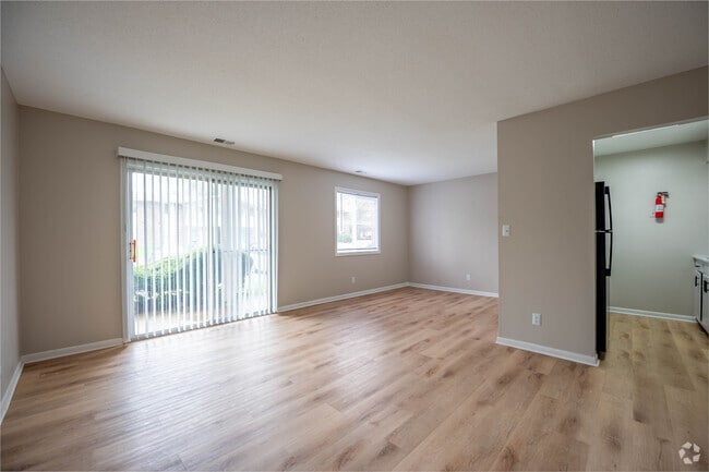 2BR, 2BA - 840SF - Living Room