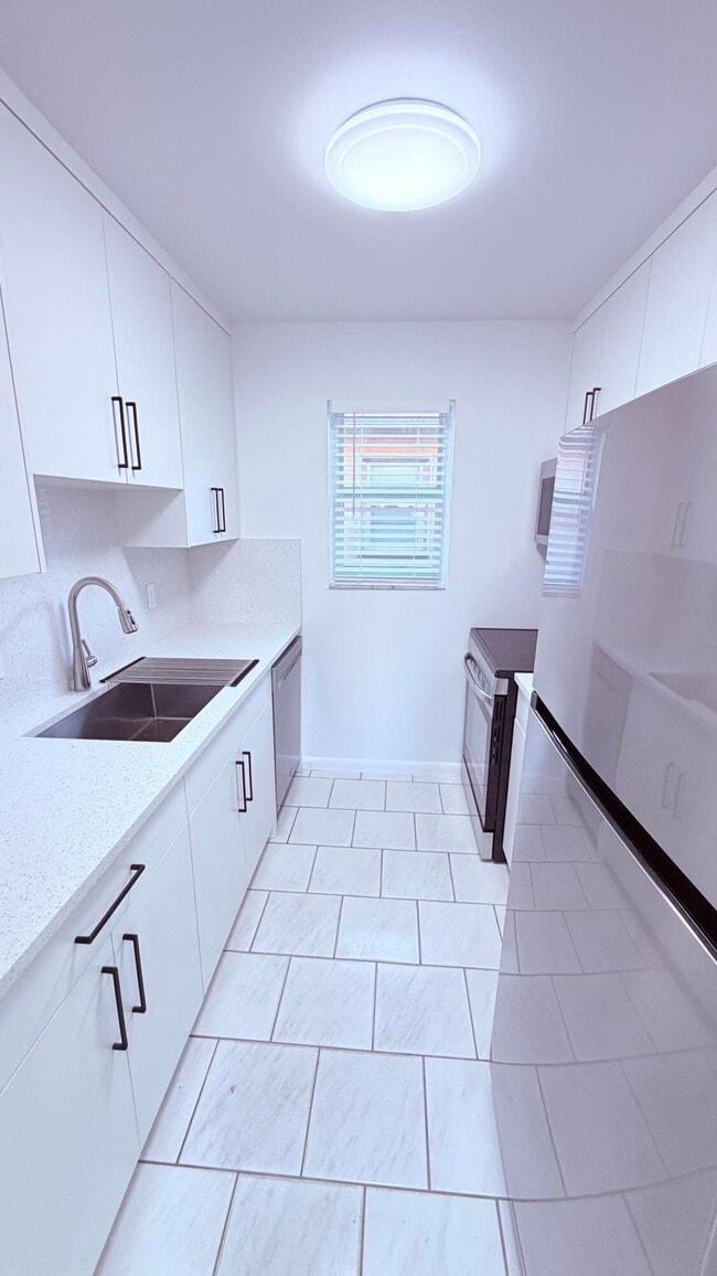 Building Photo - 600 SW 2nd Ave Unit 2350