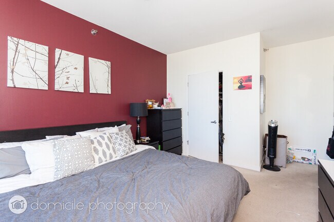 Photo - 757 N Orleans St Unidad 1205 Rental