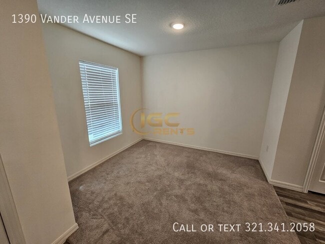 Photo - 1390 Vander Ave SE