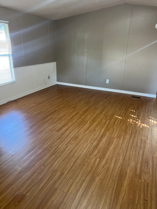 Photo - 300 Murls Lake Rd