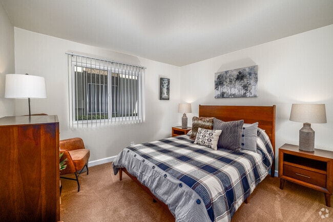 2BR, 2BA - 950SF - Second Bedroom