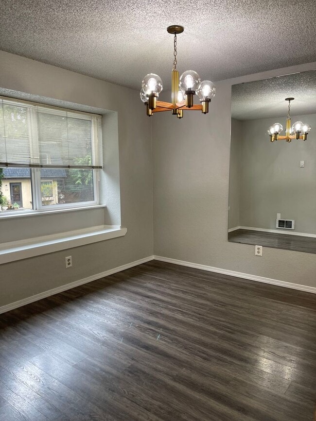 Photo - Roomy Lynnwood Townhouse-Style Condo With Upgrades
