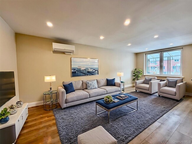 Building Photo - 61-60 69th Ln Unit 1