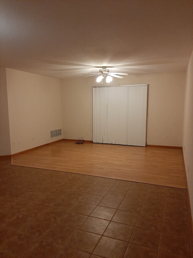 Building Photo - 9666 Sawgrass Ct Unit 2