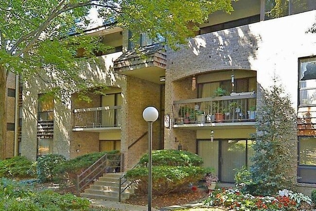 Extremely Well Maintained Second Level Condo Available mid-March! - Extremely Well Maintained Second Level Condo Available mid-March! Unit 27