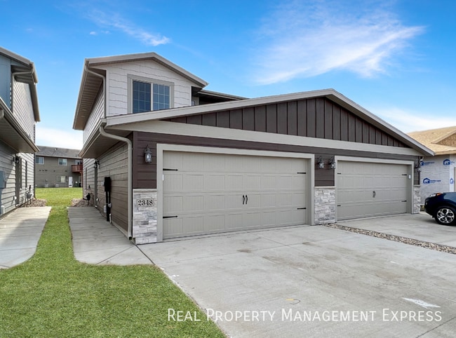 Modern 3 Bed 2 Bath Townhome in West Sioux... - Modern 3 Bed 2 Bath Townhome in West Sioux...