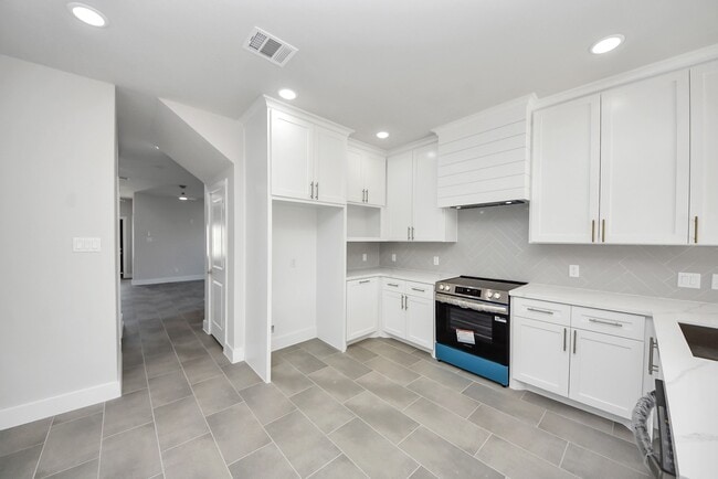 Photo - 1110 E Main St