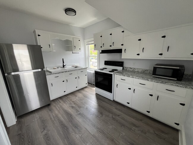 Building Photo - 124 Blade St Unit 124 Blade Street 2nd Floor