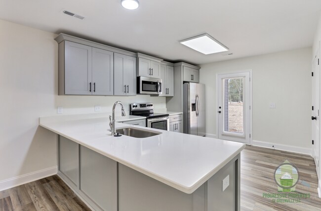 Photo - 107 Lyman Lodge Rd