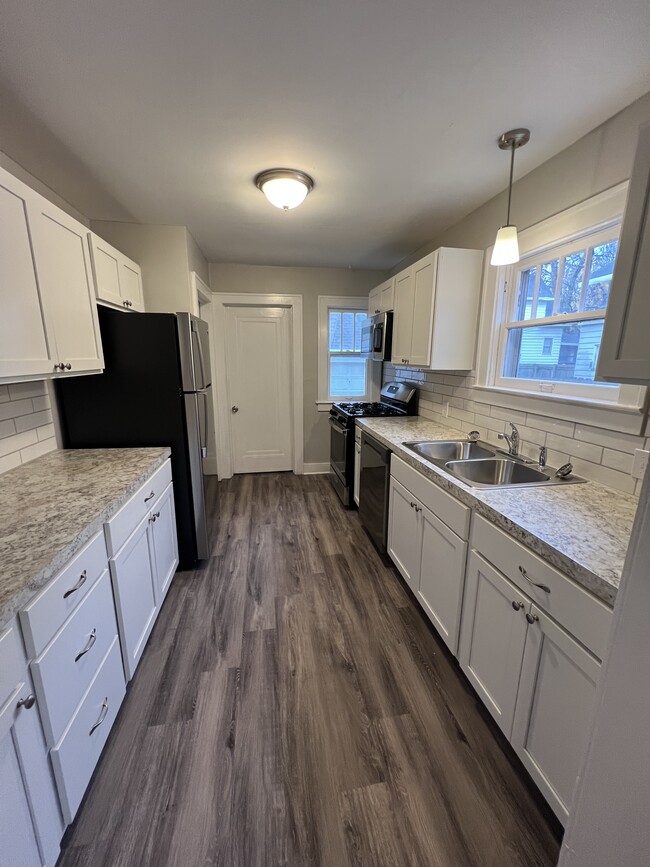 Photo - 1944 Oakwood Ave NE