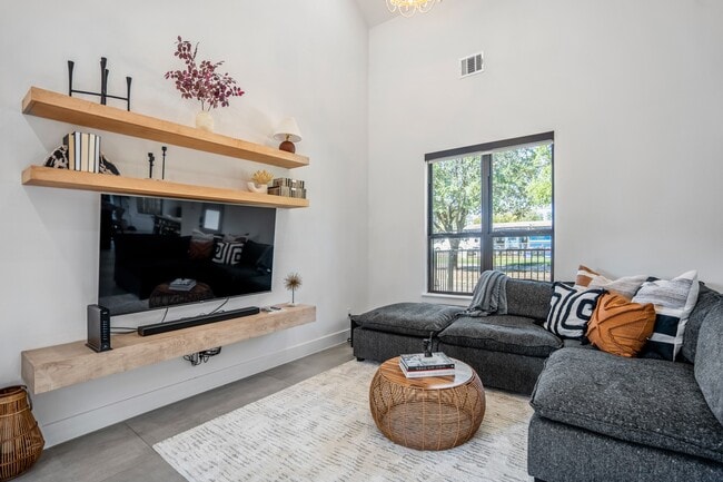 Photo - 207 Lockwood Dr