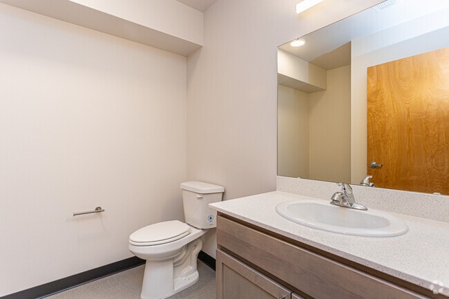 3BR, 2BA - 985SF