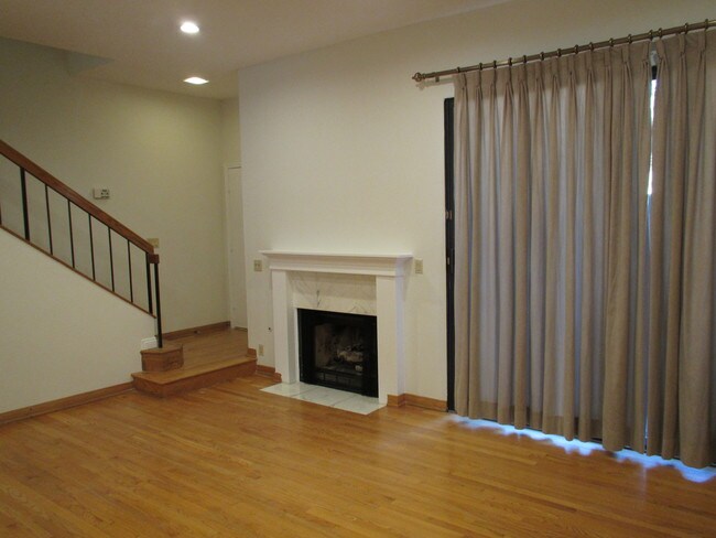 Photo - 452 W Huntington Dr