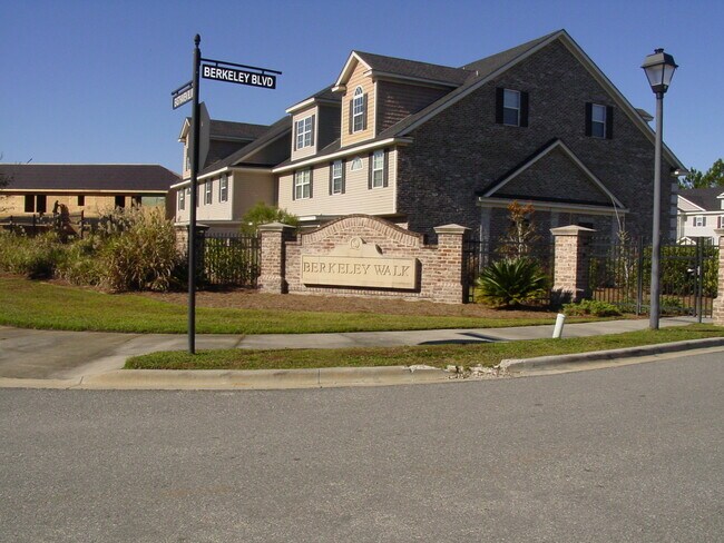 Photo - 104 Ventura Pl