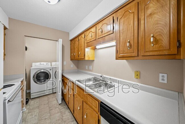 Photo - 263 White Oak Rd Unit C