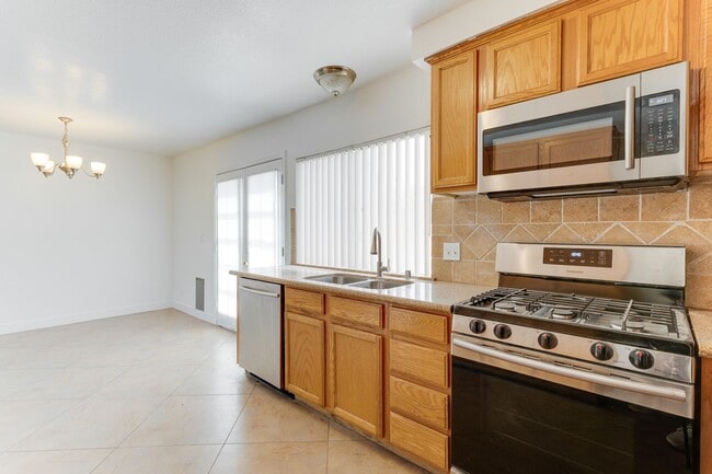 Photo - SPACIOUS 3BEDROOM TOWNHOUSE IN 89103 * COMING SOON *