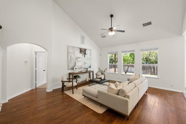 Photo - 608 Royal Burgess Dr