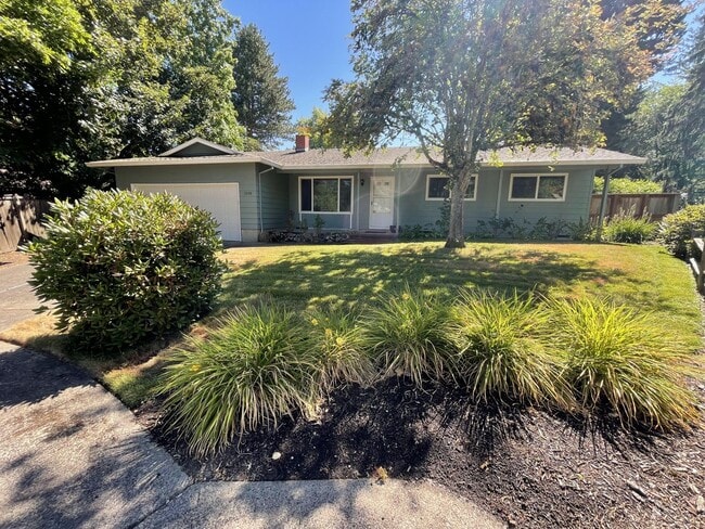Building Photo - Lovely 3bed/2bath Ranch style home with HUGE private yard in a peaceful cul-de-sac!