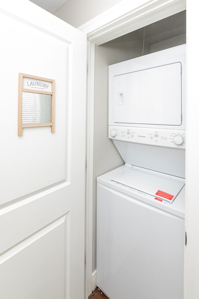 Photo - 3058 N Kostner Ave Unit 1E