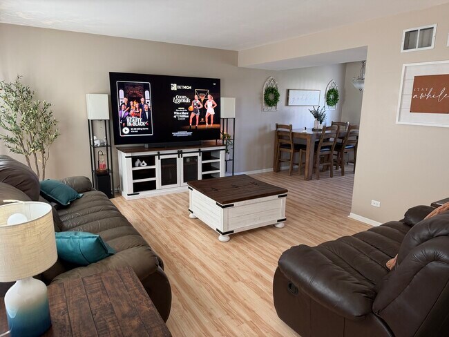 Photo - 668 Niagara Dr