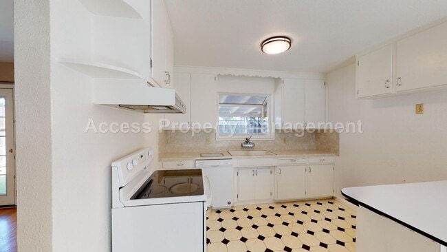 Photo - 1002 Phelps Ave