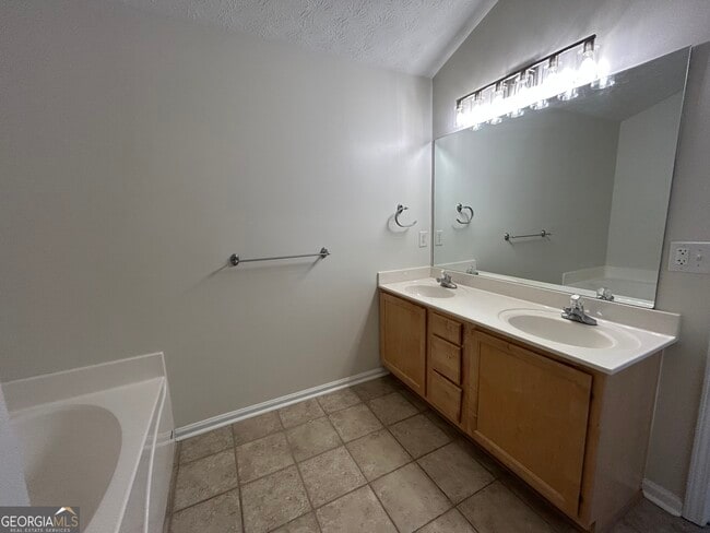 Building Photo - 3051 Kentmere Dr