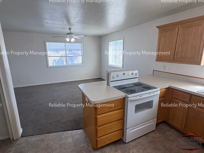 294 W Anderson St Unit 4