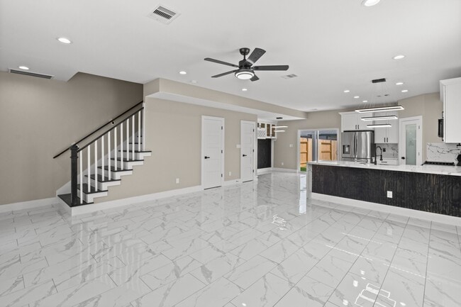 Photo - 7927 Colonial Ln