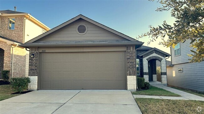 Building Photo - 2011 Langdale Ln Rental