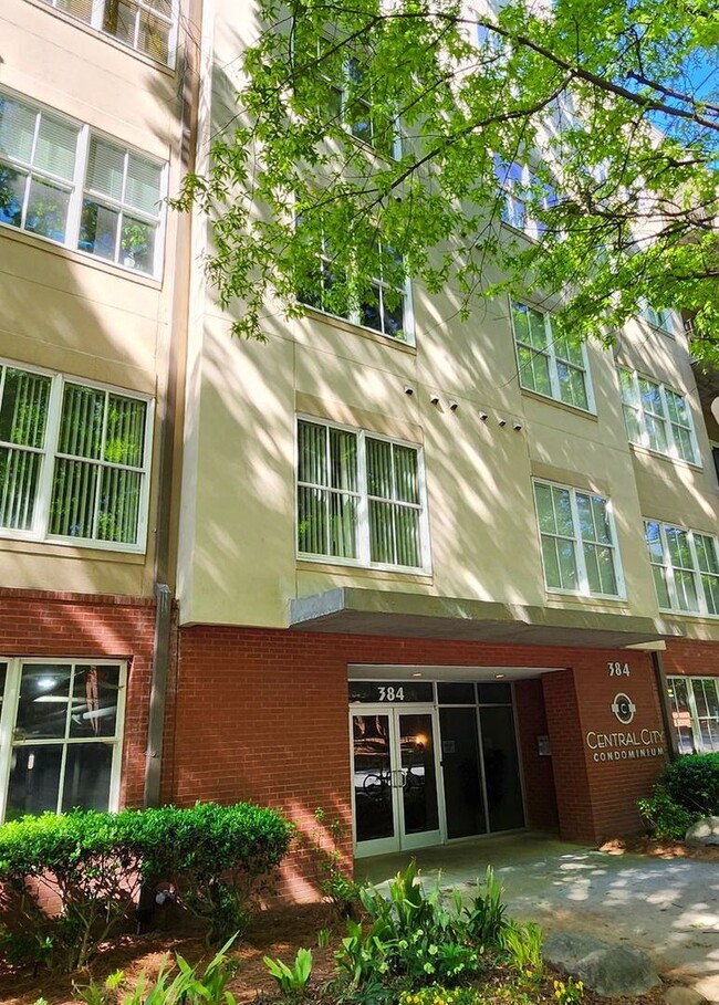 Building Photo - Beautiful 2 Bedroom, 2 Bath Condo in the H...