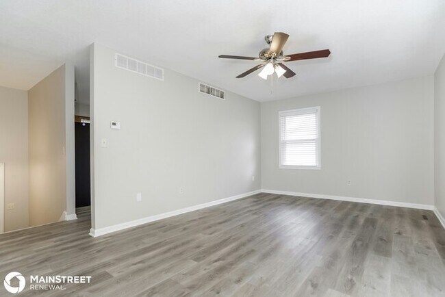 Photo - 403 W 31st St