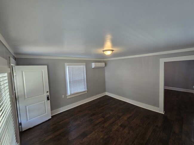 Photo - 713 Avenue F